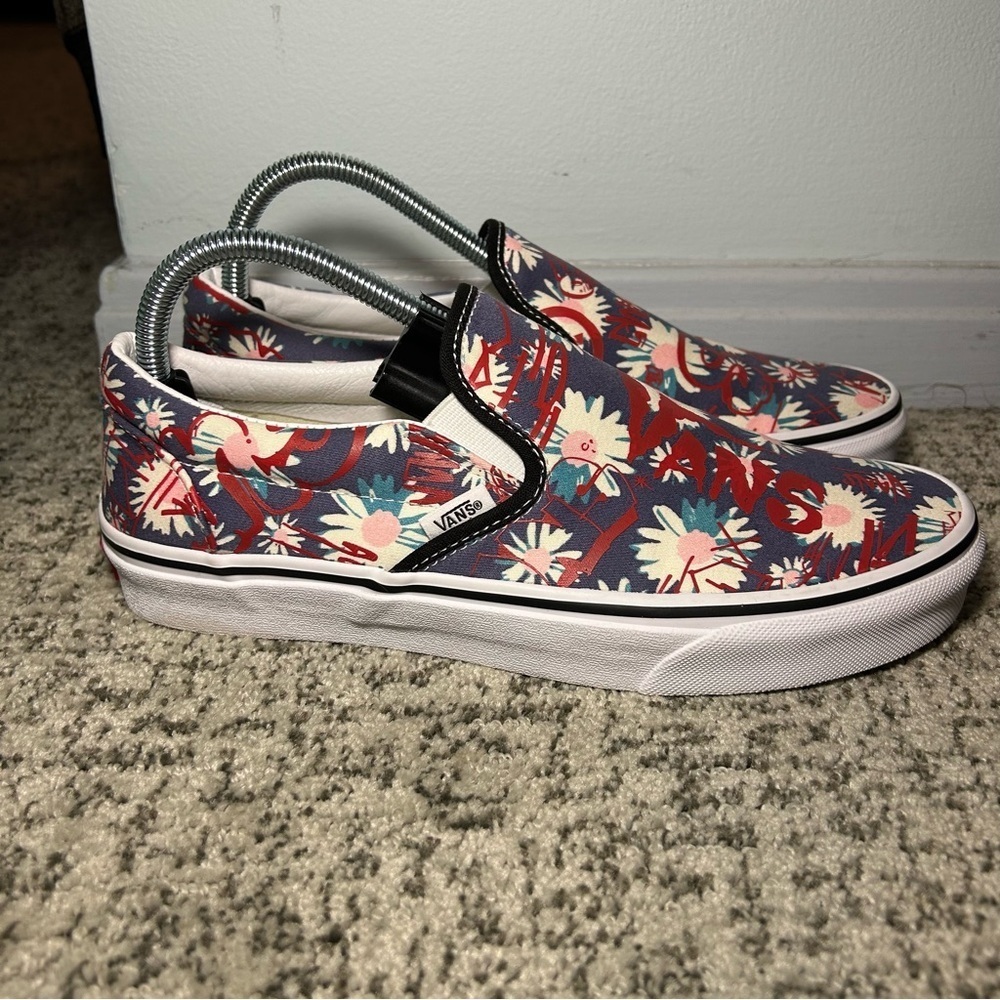 NWT Vans Red Floral Slip-On Classic Shoes Size 10 Women’s